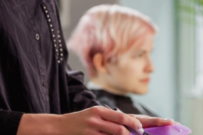 Δείξε μου το κούρεμά σου, να σου πούμε πού μένεις - Κομμωτής "χαρτογραφεί" τα κουρέματα της Αθήνας