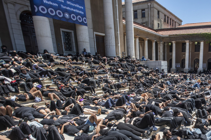 Νότια Αφρική: Κηρύσσει την έμφυλη βία εθνική καταστροφή μετά τις μαζικές διαμαρτυρίες - Περίπου 15 γυναίκες δολοφονούνται καθημερινά