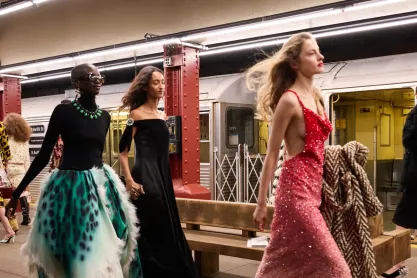 Ο οίκος Chanel το έκανε ξανά: Μετέτρεψε έναν εγκαταλελειμμένο σταθμό της Νέας Υόρκης σε πασαρέλα του