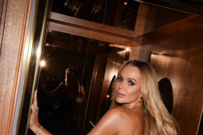 Κριστίνα Αγκιλέρα, Γκουέν Στεφάνι και Αμάντα Χόλντεν επέλεξαν λαμπερές δημιουργίες Ελληνίδας σχεδιάστριας 