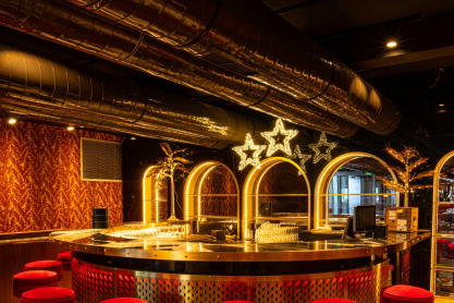 Nice n Easy στον Πύργο του Πειραιά: Ανακαλύψαμε το στέκι που θα κάνει το level up στα φετινά Χριστούγεννα και την Πρωτοχρονιά