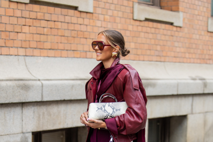 Ξέχνα το βουργουνδί: Αυτό είναι το χρώμα που δίνει στη μελαγχολία του χειμώνα αριστοκρατικό αέρα