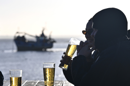 Σε αυτή την ηλικία το αλκόολ πρέπει να κοπεί "μαχαίρι", σύμφωνα με νευρολόγο