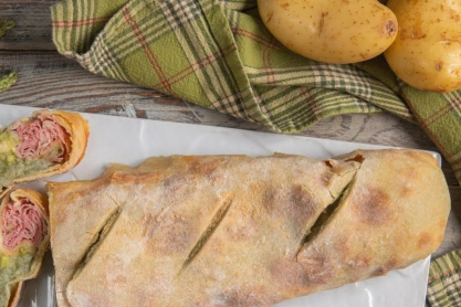 Αλμυρό στρούντελ με ρικότα, μοτσαρέλα και αγκινάρες