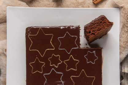 Αρωματικό κέικ με μαύρη σοκολάτα και μπαχαρικά