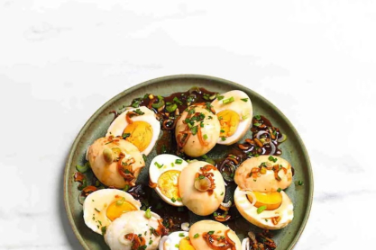 Βραστά αυγά μαριναρισμένα σε τσάι: Η ασιατική τεχνική που απογειώνει τη γεύση