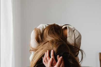 Πώς να ξεπεράσεις το άγχος των γιορτών: 4 αποτελεσματικοί τρόποι