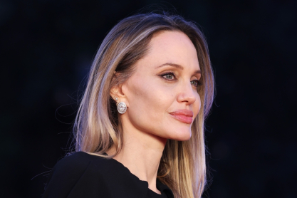 Η Αντζελίνα Τζολί δείχνει για πρώτη φορά την ουλή από τη διπλή μαστεκτομή στο εξώφυλλο του γαλλικού TIME