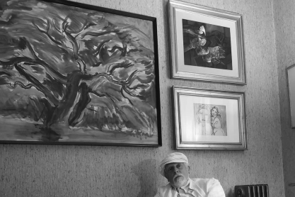 Άντονι Πράις: Ποιος ήταν ο σχεδιαστής που ξεπέρασε τα όρια του φύλου και άλλαξε την οπτική ταυτότητα μιας ολόκληρης εποχής