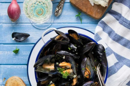 Μύδια με γκοργκοντζόλα: Η γκουρμέ συνταγή για το χριστουγεννιάτικο τραπέζι