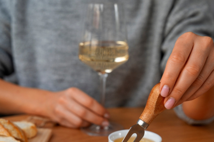 Τελικά, το τυρί αυξάνει τον κίνδυνο άνοιας; Τι δείχνουν τα νεότερα δεδομένα