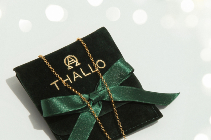 Βρήκαμε τον απόλυτο προορισμό για το πιο όμορφο εορταστικό κόσμημα: Thallo, η λάμψη που ολοκληρώνει κάθε look
