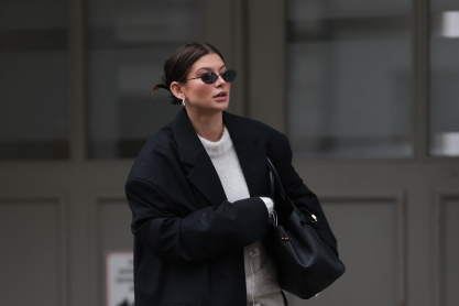 Οι ψηλές μαύρες μπότες από τα H&M που θα φορέσεις με τα φορέματα και τα τζιν σου 