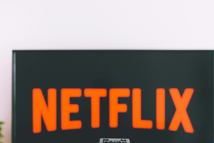 Θα δούμε Friends και Harry Potter στο Netflix, μετά την εξαγορά της Warner Bros;