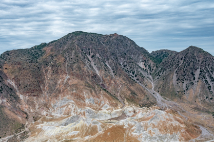 Νίσυρος: Ο μύθος του Πολυβώτη και το μοναδικό επισκέψιμο ηφαίστειο