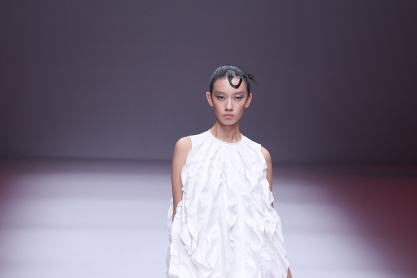 Η Pantone αποκάλυψε το χρώμα του 2026 - Μια απόχρωση που επαναπροσδιορίζει τη διακριτική κομψότητα και την καθαρότητα 