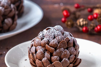 Κουκουνάρια σοκολάτας: Το χριστουγεννιάτικο γλυκό που κλέβει τις εντυπώσεις