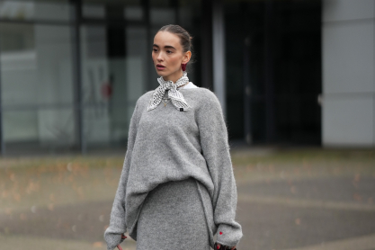 Πώς θα φορέσεις το πιο αναπάντεχο print του χειμώνα – Ρομαντικό και aesthetic, ταιριάζει με όλα 