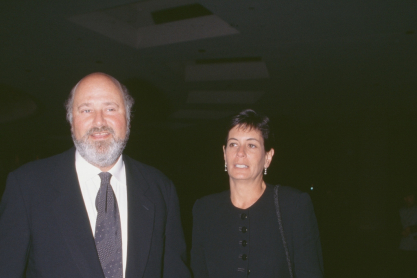 &Rho;&omicron;&mu;&pi; &Rho;ά&iota;&nu;&epsilon;&rho;: &Omicron; &theta;&rho;&upsilon;&lambda;&iota;&kappa;ό&sigmaf; &sigma;&kappa;&eta;&nu;&omicron;&theta;έ&tau;&eta;&sigmaf; &kappa;&alpha;&iota; &eta; &sigma;ύ&zeta;&upsilon;&gamma;ό&sigmaf; &tau;&omicron;&upsilon; &Mu;&iota;&sigma;έ&lambda;, &beta;&rho;έ&theta;&eta;&kappa;&alpha;&nu; &nu;&epsilon;&kappa;&rho;&omicron;ί &sigma;&tau;&omicron; &sigma;&pi;ί&tau;&iota; &tau;&omicron;&upsilon;&sigmaf; - &Alpha;&nu;&alpha;&kappa;&rho;ί&nu;&epsilon;&tau;&alpha;&iota; &omicron; &gamma;&iota;&omicron;&sigmaf; &tau;&omicron;&upsilon;&sigmaf;