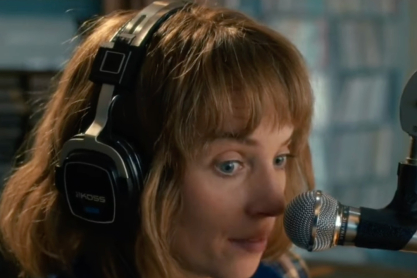 Stranger Things: &Mu;&epsilon;&tau;ά &tau;&eta;&nu; &Kappa;έ&iota;&tau; &Mu;&pi;&omicron;&upsilon;&sigmaf;, ή&rho;&theta;&epsilon; &eta; &sigma;&epsilon;&iota;&rho;ά &tau;&eta;&sigmaf; &Nu;&tau;&alpha;ϊά&nu;&alpha; &Rho;&omicron;&sigmaf; - &Mu;&pi;ή&kappa;&epsilon; &sigma;&epsilon; Billboard Chart &gamma;&iota;&alpha; &pi;&rho;ώ&tau;&eta; &phi;&omicron;&rho;ά &sigma;&tau;&eta;&nu; &kappa;&alpha;&rho;&iota;έ&rho;&alpha; &tau;&eta;&sigmaf;