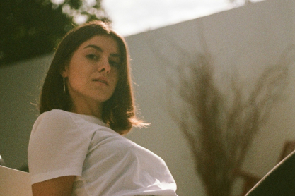 5 καθημερινές συμπεριφορές που επιβεβαιώνουν πως έχεις χαμηλή αυτοεκτίμηση