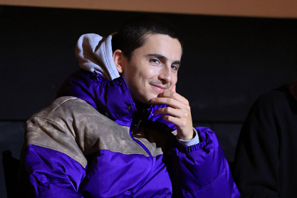 Ο Τιμοτέ Σαλαμέ ραπάρει στο πλευρό του EsDeeKid - Φουντώνουν οι φήμες για το μουσικό alter ego του