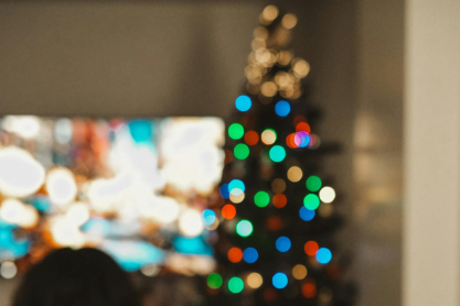 Γιατί βλέπουμε ξανά και ξανά τις ίδιες χριστουγεννιάτικες ταινίες; Η επιστήμη έχει την απάντηση