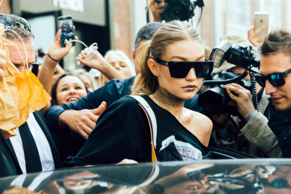 Το 2016 είναι ξανά στη «μόδα» και θυμόμαστε 6 + 1 highlights που καθόρισαν το έτος – Ποια trends επιστρέφουν στο σήμερα