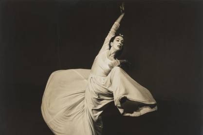 «Women Photographers 1900–1975: A Legacy of Light»: Πώς οι γυναίκες επαναπροσδιόρισαν την ιστορία της φωτογραφίας