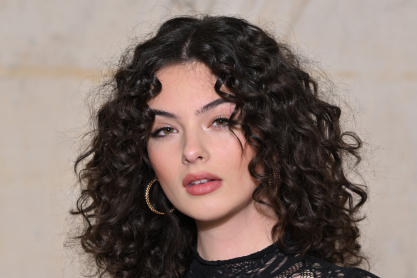 κούρεμα για σγουρά μαλλιά και στρογγυλό πρόσωπο