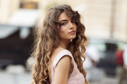 φιλαριστά κουρέματα για σγουρά μαλλιά