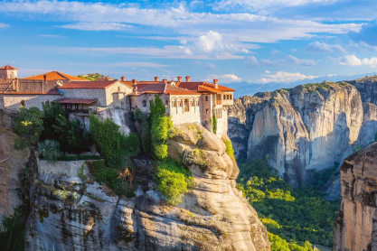 Θέα που "κόβει την ανάσα": 8 μοναστήρια στην Ελλάδα χτισμένα στα βράχια