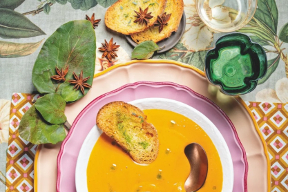 Κρεμώδης και αρωματική βελουτέ σούπα γλυκοπατάτας με αστεροειδή γλυκάνισο