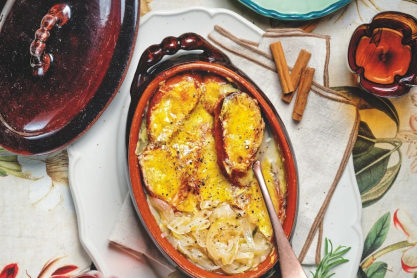 Ζεστή και αρωματική κρεμμυδόσουπα με έμενταλ