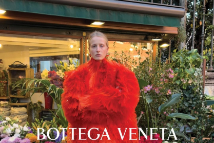 Ο οίκος Bottega Veneta επιστρέφει στη Βενετία και τοποθετεί τη νέα συλλογή του μεταξύ ιστορίας και τέχνης