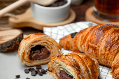 Πανεύκολα και πεντανόστιμα κρουασάν σοκολάτας στο air fryer