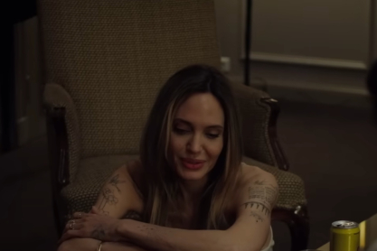 Couture: Η Αντζελίνα Τζολί επιστρέφει με έναν ρόλο που τη συνδέει συναισθηματικά με τη μητέρα της - Όσα ξέρουμε για την ταινία