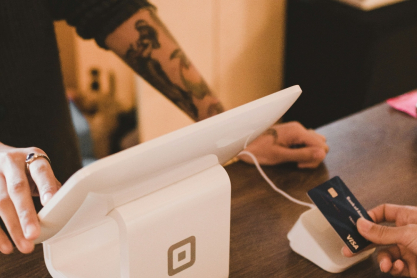 Εκπτώσεις: Πώς να κάνετε ηλεκτρονικές αγορές χωρίς να πέσετε θύματα απάτης