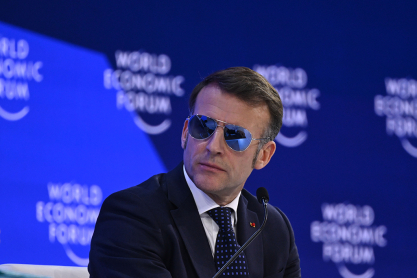 Τα «Top Gun» γυαλιά του Εμανουέλ Μακρόν εκτοξεύουν τη μετοχή της iVision Tech και γίνονται παγκοσμίως viral