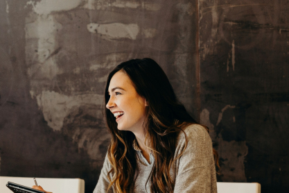 Οι άνθρωποι που δεν προβάλλουν την ευφυΐα τους έχουν αυτά τα 5 χαρακτηριστικά, σύμφωνα με τη ψυχολογία