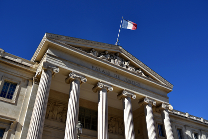 Η Γαλλία καταργεί την έννοια του «συζυγικού καθήκοντος» – Στο επίκεντρο η συναίνεση μέσα στον γάμο