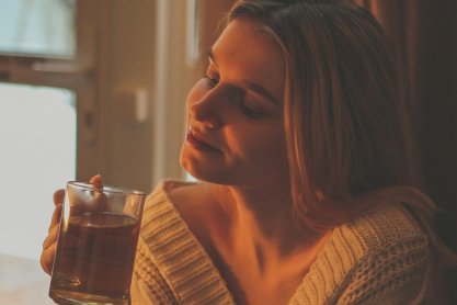 4 ροφήματα που μειώνουν το άγχος και σε χαλαρώνουν