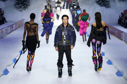 &Alpha;&pi;ό &tau;&eta; &sigma;&epsilon;&iota;&rho;ά Heated Rivalry &sigma;&tau;&omicron; show &tau;&eta;&sigmaf; DSQUARED2: &Omicron; &Chi;ά&nu;&tau;&sigma;&omicron;&nu; &Gamma;&omicron;&upsilon;ί&lambda;&iota;&alpha;&mu;&sigmaf; έ&kappa;&alpha;&nu;&epsilon; &tau;&omicron; &nu;&tau;&epsilon;&mu;&pi;&omicron;ύ&tau;&omicron; &tau;&omicron;&upsilon; &sigma;&tau;&eta;&nu; &pi;&alpha;&sigma;&alpha;&rho;έ&lambda;&alpha; - &kappa;&alpha;&iota; &alpha;&pi;ό &epsilon;&mu;ά&sigmaf; &epsilon;ί&nu;&alpha;&iota; έ&nu;&alpha; &tau;&epsilon;&rho;ά&sigma;&tau;&iota;&omicron; &nu;&alpha;&iota;