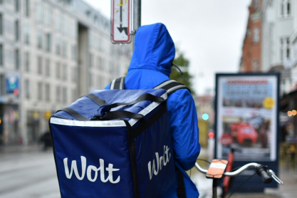 Παραγγέλνουμε από efood και Wolt; Τι ισχύει με τα ντελίβερι λόγω κακοκαιρίας