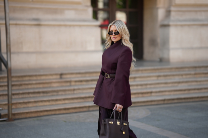 Κουμπάρα σε χειμερινό γάμo: Οι low budget επιλογές για να εντυπωσιάσεις