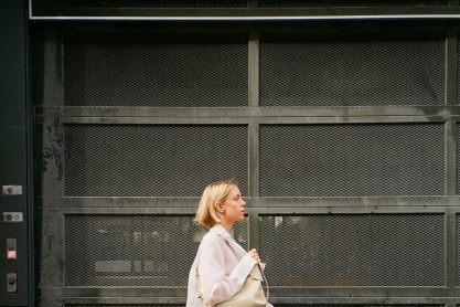 Πώς να επαναφέρεις το λευκό χρώμα στα ρούχα σου για να δείχνουν σαν καινούργια