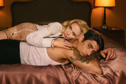 Η Μαντόνα επιστρέφει στο σύμπαν της Dolce & Gabanna με μια καμπάνια γεμάτη αισθησιασμό