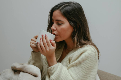 Τι πραγματικά συμβαίνει στην πέψη σου όταν πίνεις πράσινο τσάι κάθε μέρα