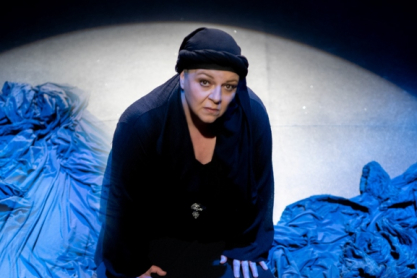 «Η Κυρά της Ρω»: η συγκλονιστική αληθινή ιστορία που επιστρέφει στο Θέατρο ΦΙΛΙΠ