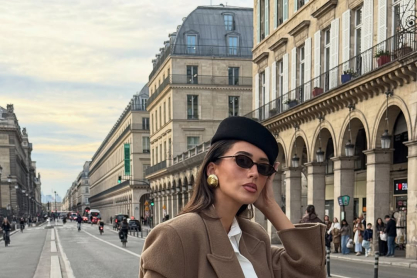 Pillbox hat: Tο καπέλο – σύμβολο της κομψότητας των '50s επιστρέφει με τον πιο ανανεωμένο τρόπο